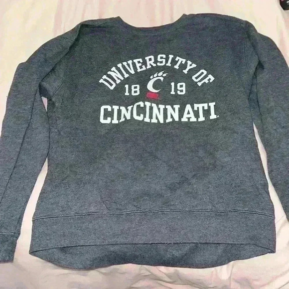 U of Cincy sweatshirt - Picture 1 of 1